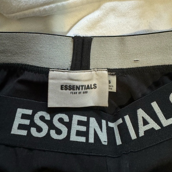 Essentials leggings, size small - Picture 8 of 8